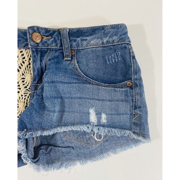 American Rag Womens Jean Shorts Sz 1 Denim Booty Raw Hem Distressed Crochet - Picture 4 of 8